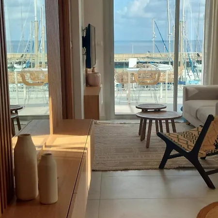 Latchi Marina View شقة *
