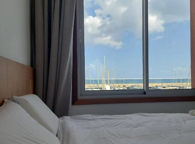 Latchi Marina View アパート *