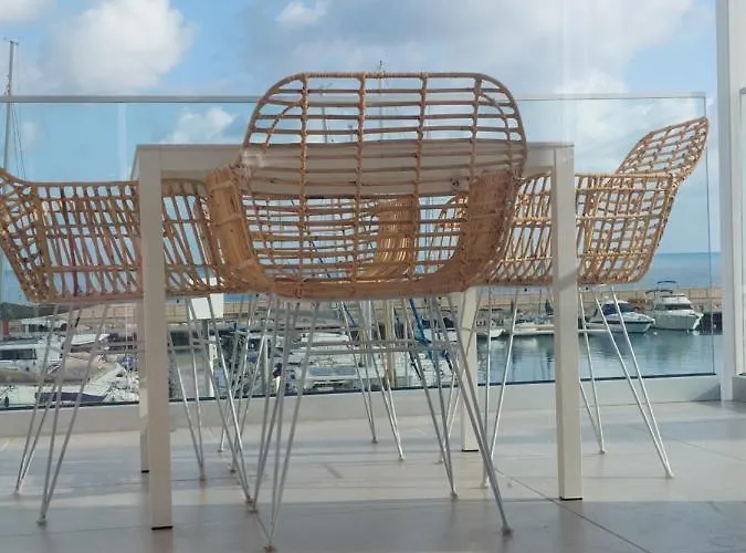 Latchi Marina View アパート *