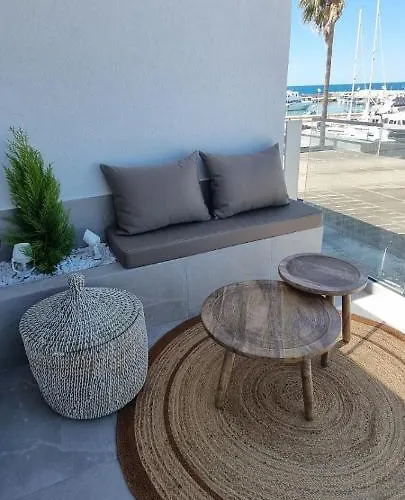 Latchi Marina View アパート